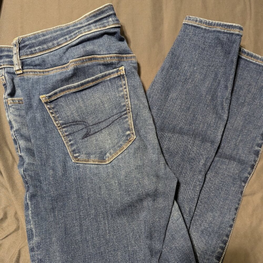 Size 14 - Short - American Eagle - The Dream Jean - Hi-Rise Jegging